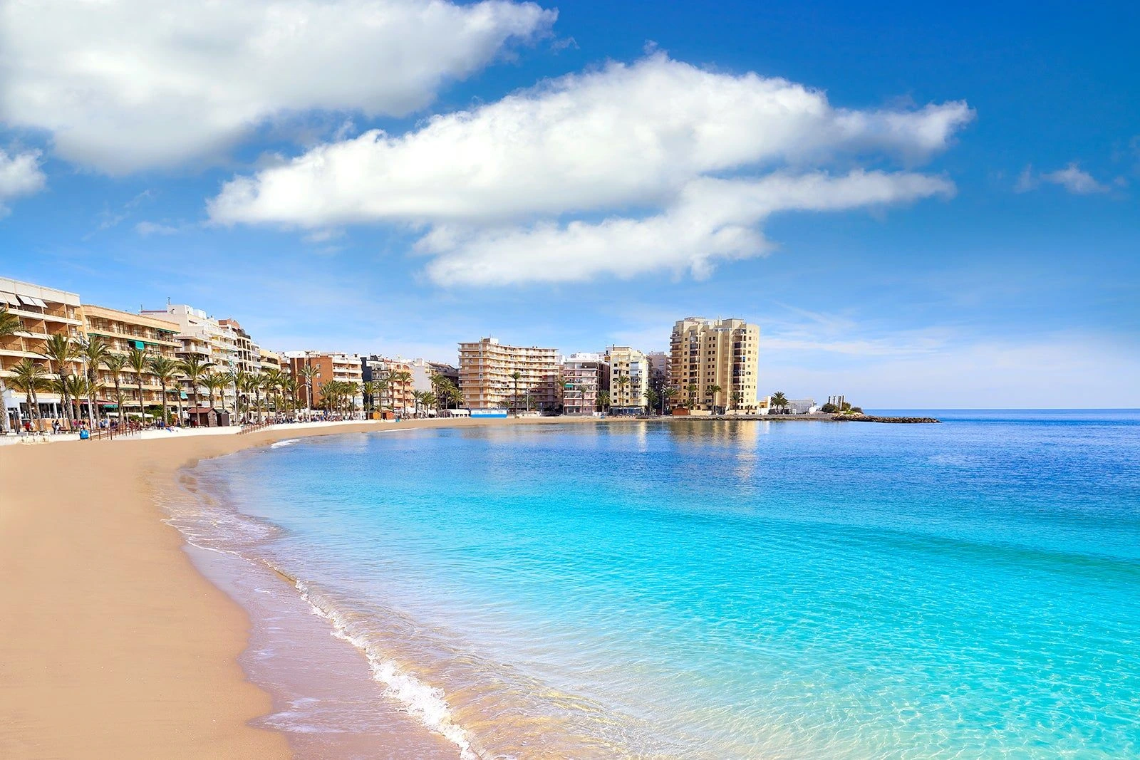 Apartmán 3KK s veľkou strešnou terasou a bazénom – Torrevieja
