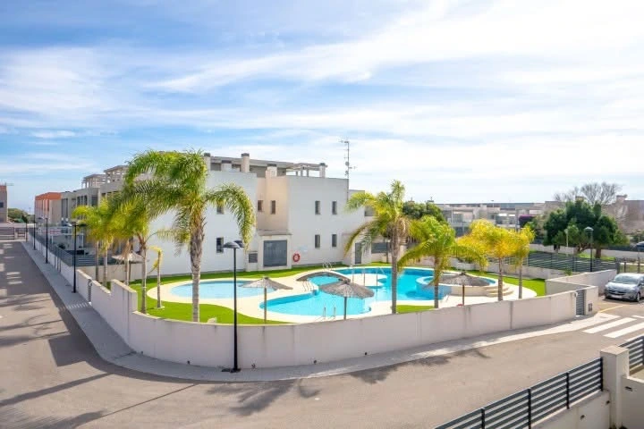 Torrevieja – Aguas Nuevas | Moderný dom so záhradou