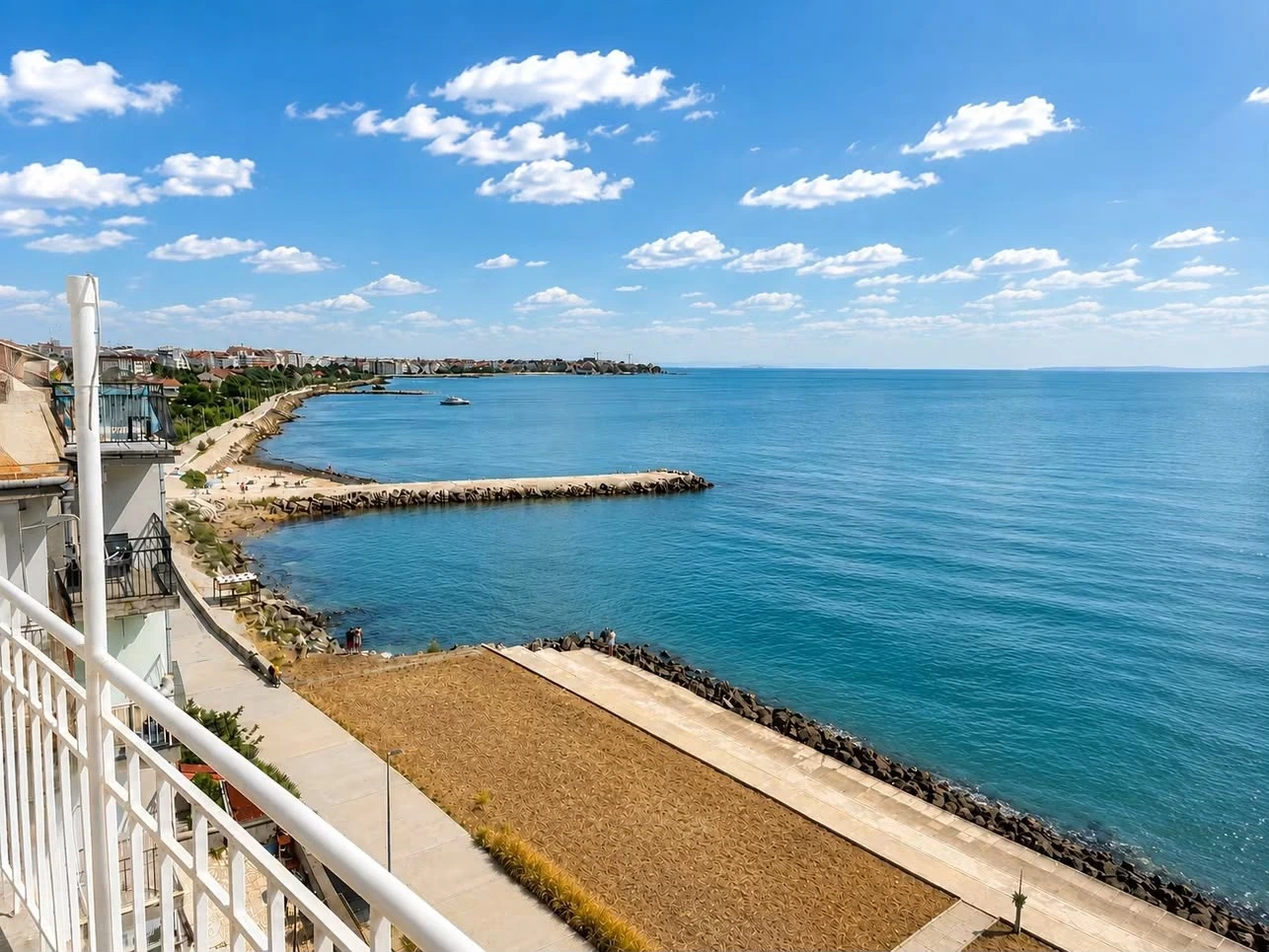 EXKLUZÍVNY 121,72 m² APARTMÁN S VEĽKOU TERASOU A PANORAMATICKÝM VÝHĽADOM NA MORE – POMORIE