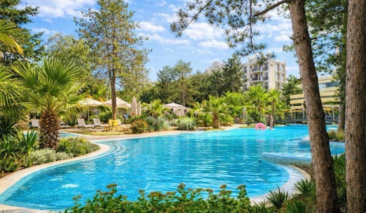 Exkluzívny 2-izbový apartmán s terasou v celoročnom rezorte Harmony Suites Grand Resort
