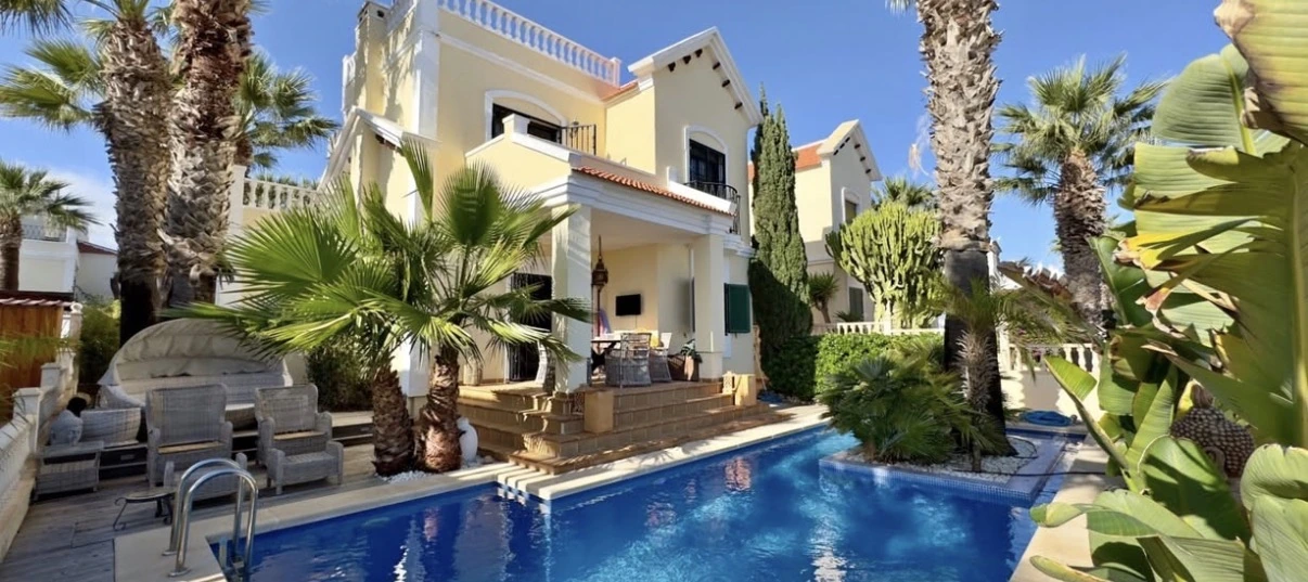 Luxusná Vila v prestížnej oblasti Lomas de Cabo Roig