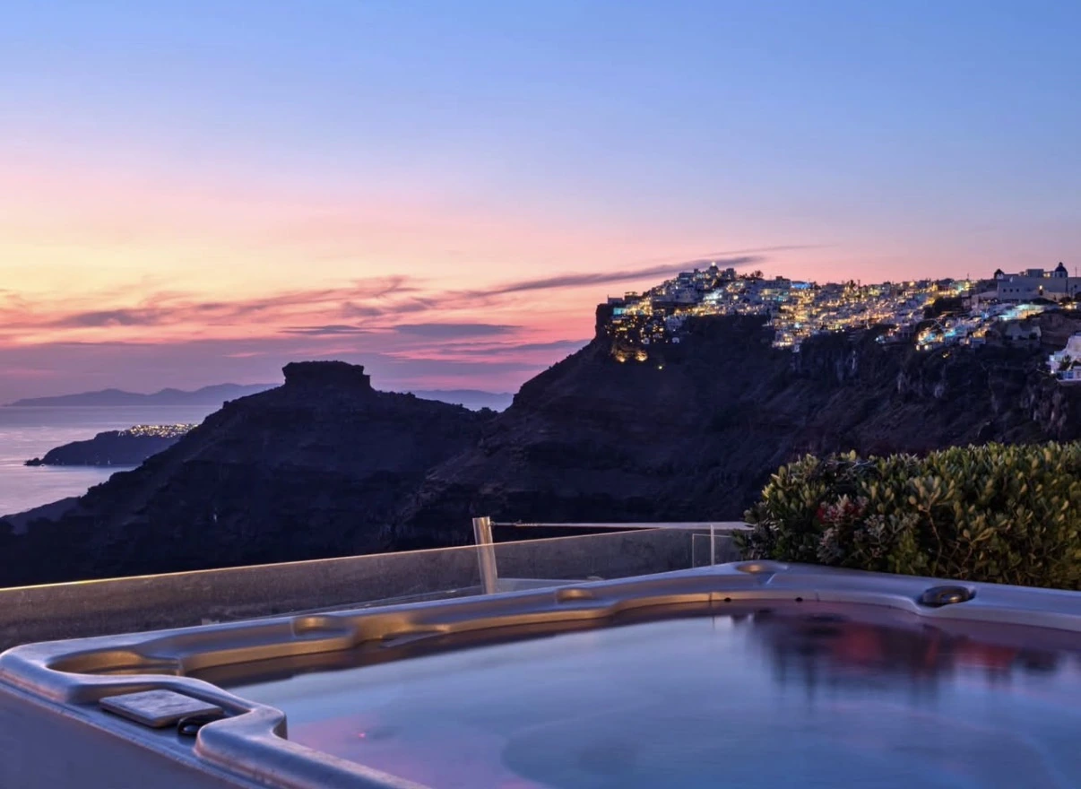 Luxusná Sunset View Villa s licenciou na prenájom – Santorini, Firostefani