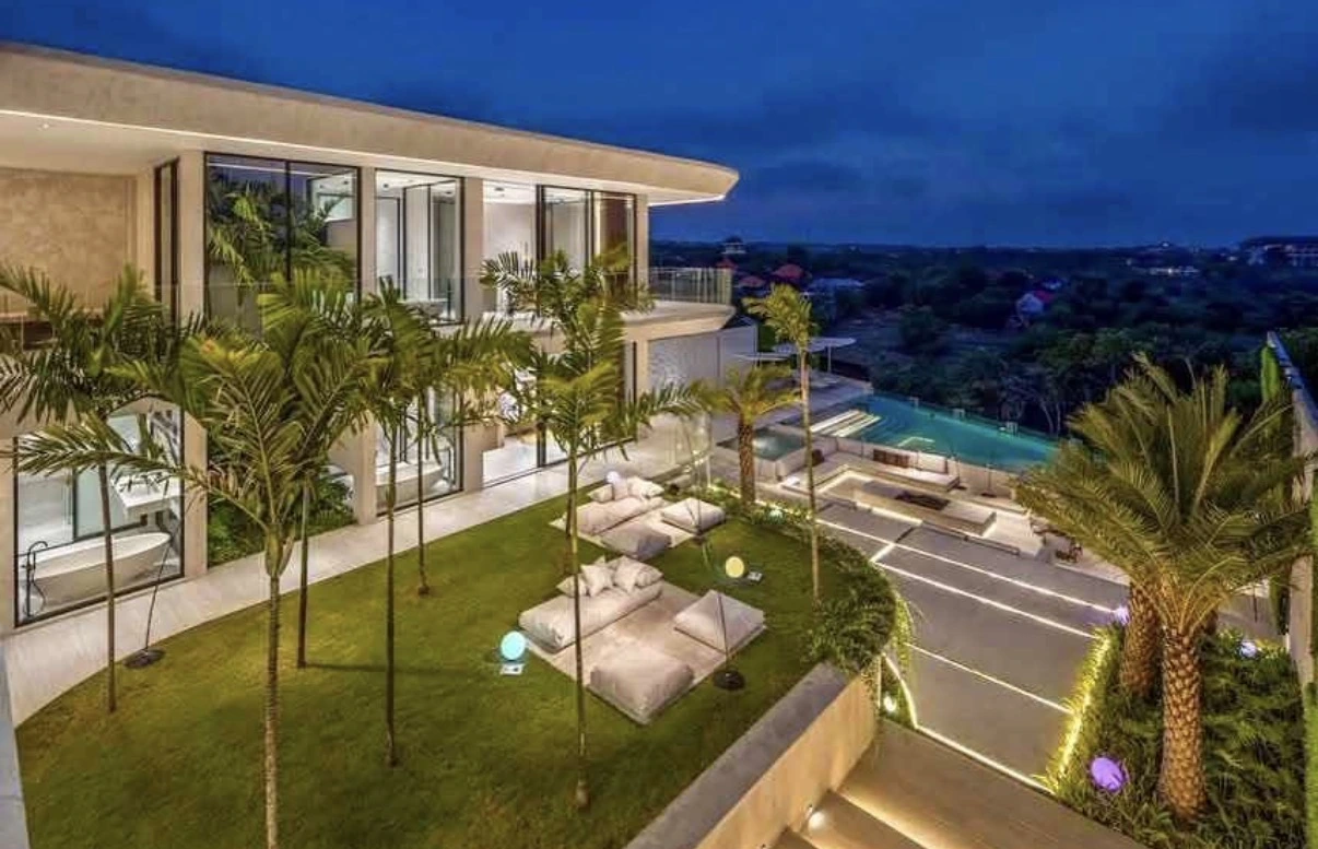 ULUWATU – 4-IZBOVÁ LUXUSNÁ VILA S VÝHĽADOM NA OCEÁN